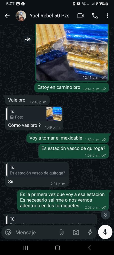 Captura de pantalla de conversación en WhatsApp confirmando la compra y entrega de productos Nubecolor.